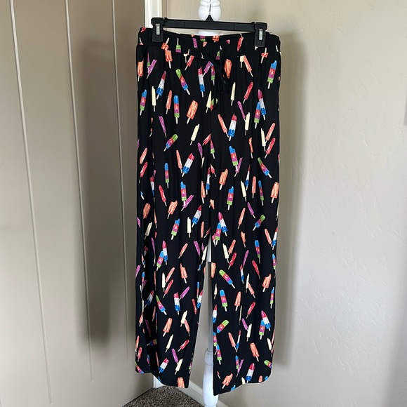 Adorable popsicle patterned pants. - Picture 1 of 4